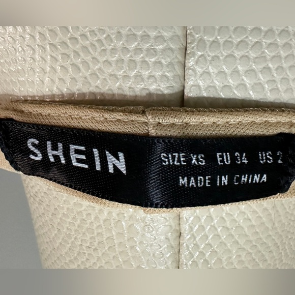 225 Shein | NWOT Gold Metallic Halter Mini Dress (Size XS) - 3for15 - Picture 11 of 15